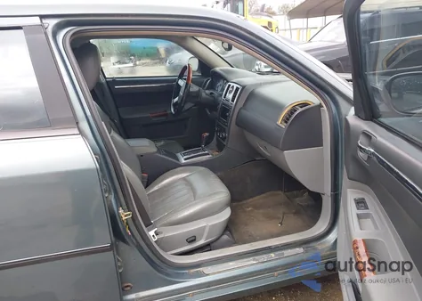 2005 Chrysler 300C z USA, uszkodzony, nr VIN 2C3AA63H55H115299